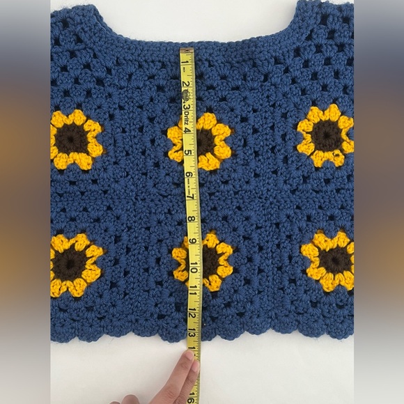 Crochet granny square crop top - Picture 7 of 9